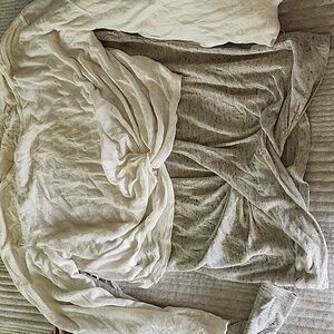 2 knotted long sleeves